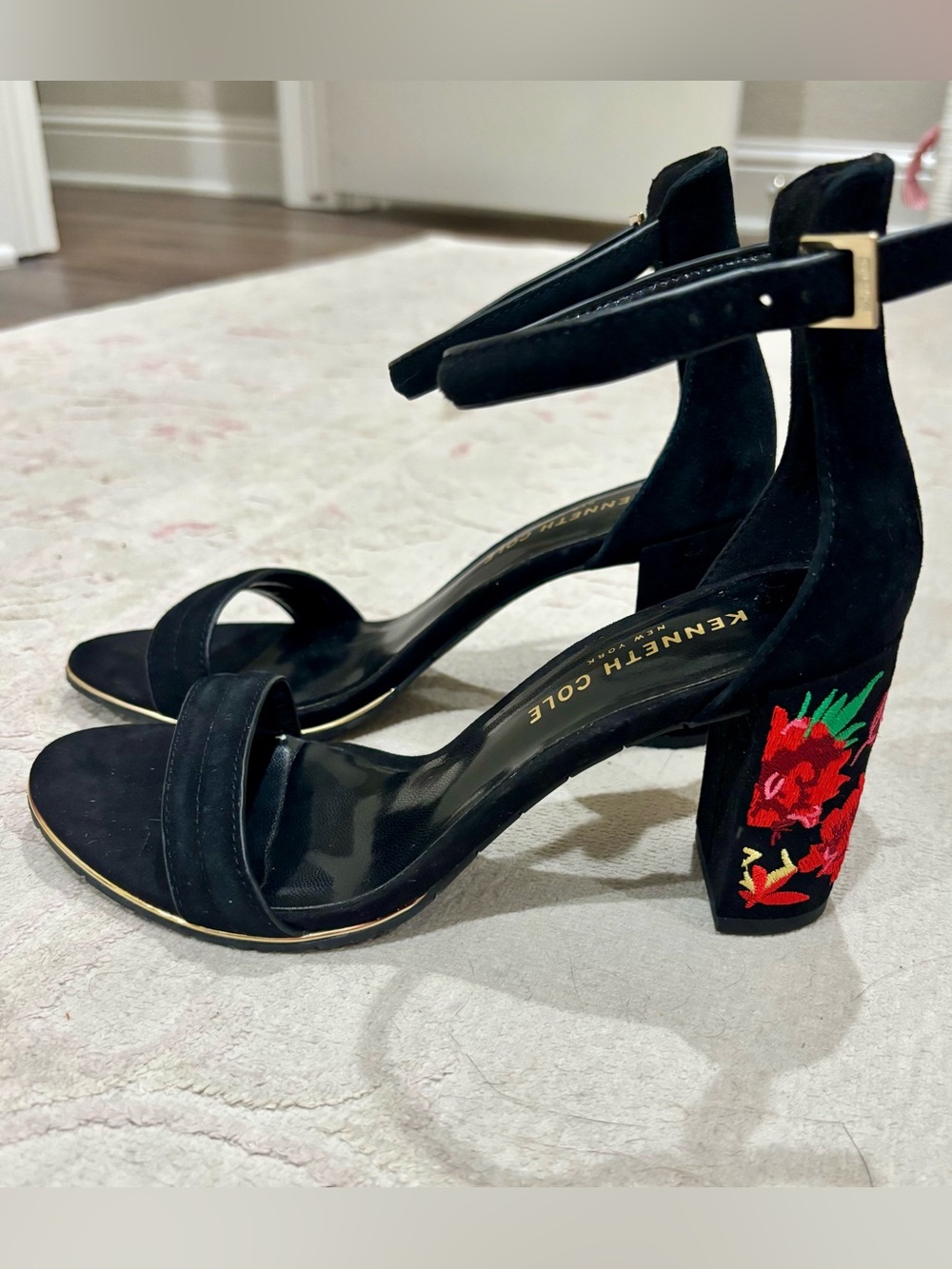 KENNETH COLE Sz 6 Lisa Block Heel Sandals ~ Black Floral Leather Embroidered WOW